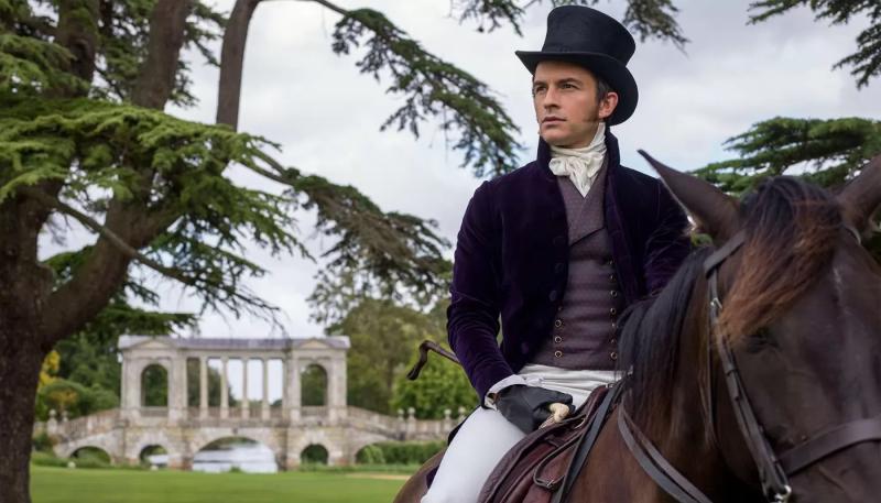 Звезда сериала "Бриджертоны" назван самым сексуальным мужчиной