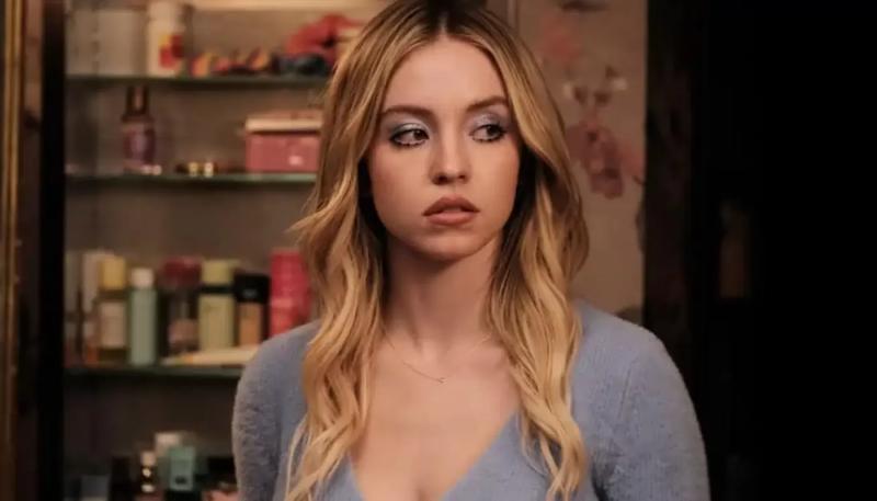 Сидни Суини вернется в сиквеле триллера «Горничная»